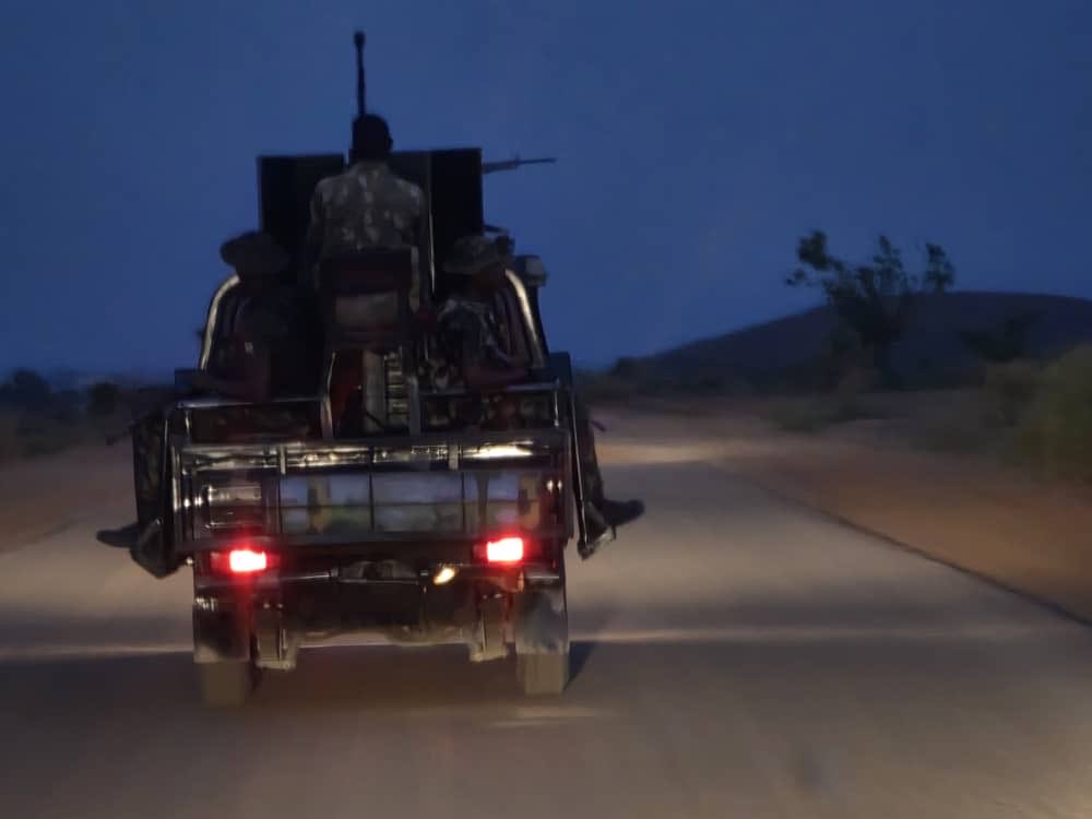 ZagazOlaMakama's tweet photo. Several bandits killed as troops of Operation FANSAN YANMA repel attack in Sokoto

By: Zagazola Makama 

Troops of Operation FANSAN YANMA have neutralised several bandits during a fierce encounter in Sabon Garin Kwargaba village, Wurno Local Government Area of Sokoto State.

Sources said the incident occurred on Oct. 7 at about 11:30 p.m. when a large number of bandits armed with sophisticated weapons invaded the village and began shooting sporadically.

The troops of Operation FANSAN YANMA stationed at the Forward Operating Base (FOB) were swiftly mobilized to the scene.

The sources said the security forces engaged the bandits in a fierce gun battle that lasted several minutes, forcing the assailants to flee into the forest with heavy casualties.

“Several of the bandits were neutralised while others escaped with gunshot injuries. Unfortunately, one soldier and a woman from the community lost their lives in the encounter,” he said.

The sources added that another soldier who sustained gunshot injuries was rushed to the Usmanu Danfodiyo University Teaching Hospital (UDUTH), Sokoto, and is responding to treatment.

He said additional military reinforcements had been deployed to the area to prevent further attacks and restore calm.

“An extensive bush combing operation is ongoing to track down the fleeing bandits and ensure lasting security in the area,” the sources added