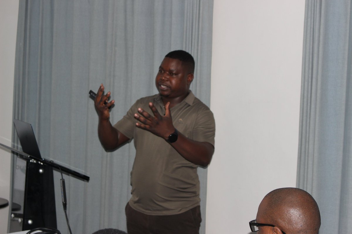 TIZim_info's tweet image. At the School of Integrity, @ErnestNyimai  from @nangozimbabwe  presented on the crucial role of young people in Zimbabwe’s budget cycle. He emphasised that youth need to be aware of how national and local budgets are developed and allocated. 
By participating in public…