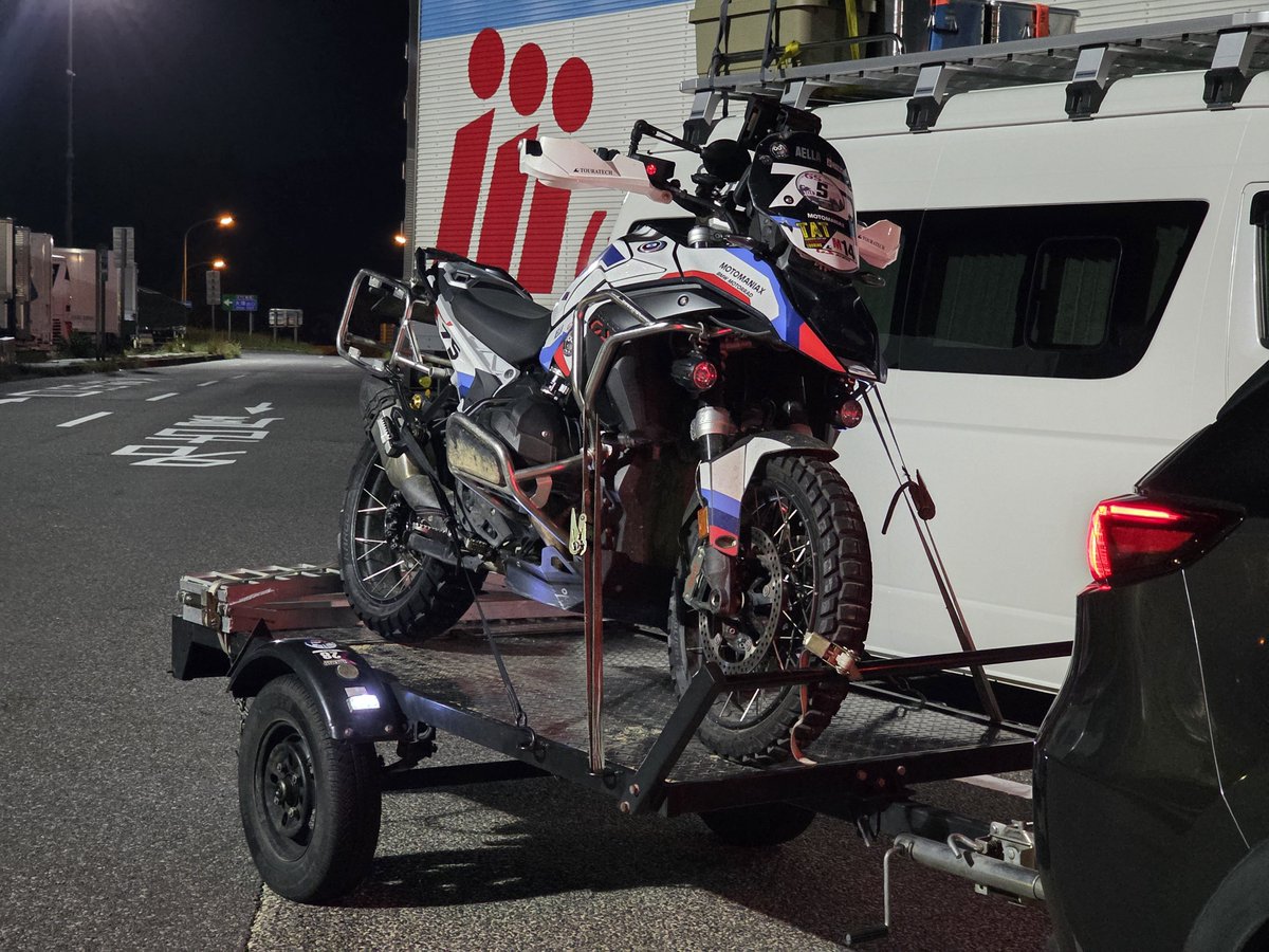 Motomaniax_ch's tweet photo. さて!カツ食ってタイヤ替えて群馬経由でルーマニアまでサクッと行ってきます😤
#r1300gs #bmwmotorrad #gstrophy2026 https://t.co/4MmkN927BS