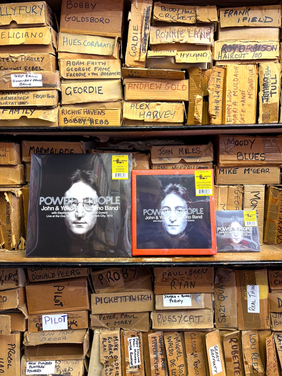 TheMusicalBoxRS's tweet image. Power to the people!

Released on John Lennon&apos;s 85th Birthday: John &amp;amp; Yoko/Plastic Ono Band - Power To The People live at the One To One Concert, New York City 1972
Available tomorrow (Friday 10/10/25)

Double LP
Double CD
CD box set

Happy Birthday John! ♥️