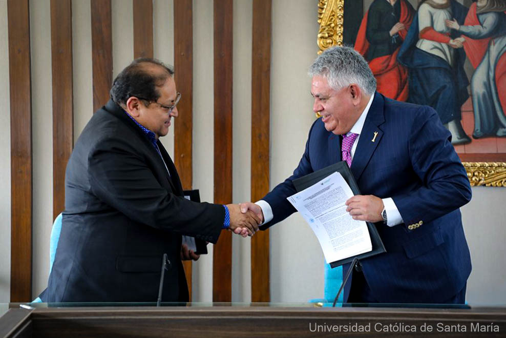 La UCSM y H2 Perú firman convenio estratégico para impulsar el desarrollo del hidrógeno verde como alternativa energética sostenible, promoviendo el uso de tecnologías limpias y liderar la transición hacia un futuro verde en el Perú.
#SentimientoSantamariano #OrgulloSantamariano