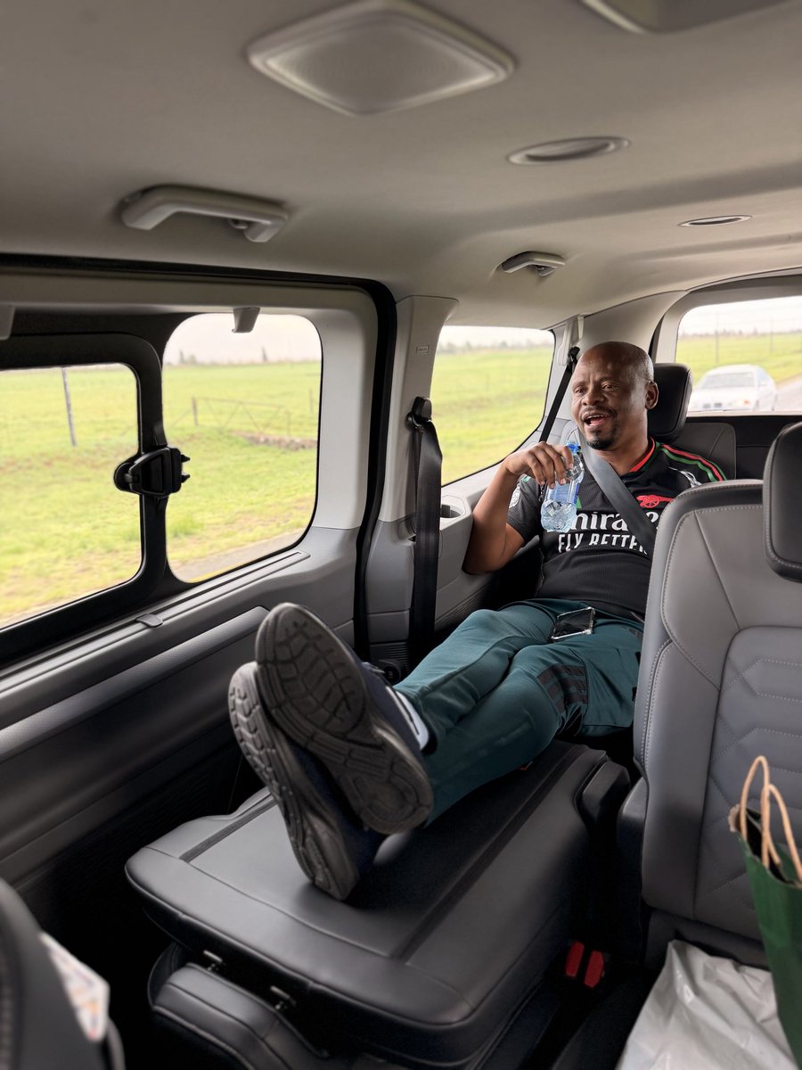 mtura712's tweet photo. Maximum relaxation by @JezzaMaqasa 😁 the @VWGAnews @VolkswagenSA comfortably sits 8️⃣ humans,with the second and 3rd row that can be folded flat ! #NewVolkswagenTransporter
#VWTransporterLaunch
#DrivenToDoMore
#TransporterPressLaunch2025 https://t.co/QDSDPZ7rSP