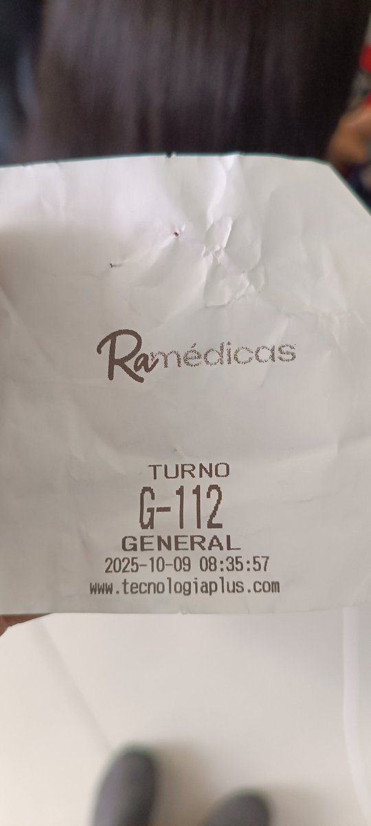ADRIANCHO1982's tweet photo. @EPS_Famisanar esto sucedió en el punto el Lago, hoy me asignaron el turno a las 7.35 am; y tienen el digiturno, una hora adelantada, todo para que no peleen la demora en la atención. https://t.co/PvujUJPa61