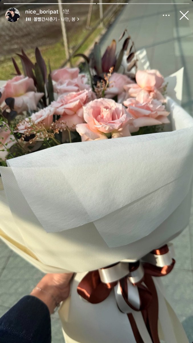 pingdorl's tweet image. 연하남친 졸업식에 꽃다발 사들고 온 연상남친이 바이브가 아니고 진짜임에 감동을 느껴..
#GunnerNice