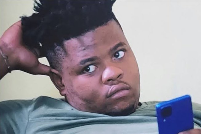 "Ngyaqala ukuthanda intombazane kanjena"
Kusho umjita ekubhuqa ujabule ke nawe namazinyo abolile.

😒