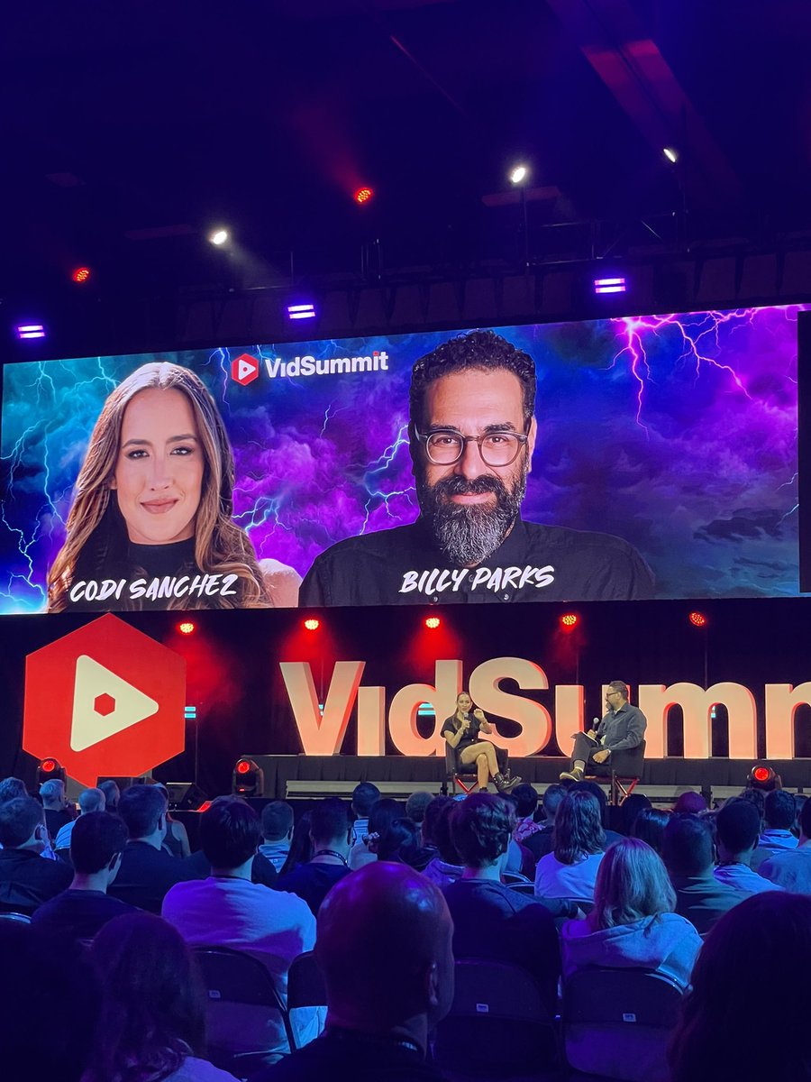 mcgoldstone's tweet photo. Cody Sanchez’s first question to the audience of creators at #vidsummit: 

“Who here has a newsletter? If you don’t why not?”

To which, Billy Parks said: “Get on it!” https://t.co/OL0SQz4UGP