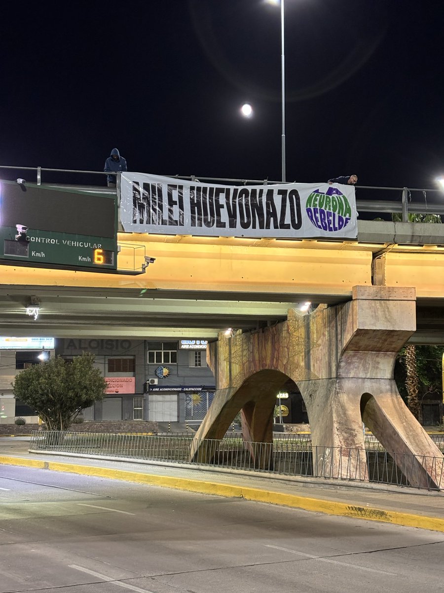 “Van a correr zurdos de mierda” te dicen en Twitter, pero después te meten preso por decirle Huevonazo a Milei. 

Son patéticos los libervirgos 

#MileiHuevonazo 
#GobiernoMiserable 

Fuerza compañeros <a href="/BrunoCeschin/">Bruno Ceschin</a> y <a href="/londeromaxi86/">Maximiliano Londero</a>