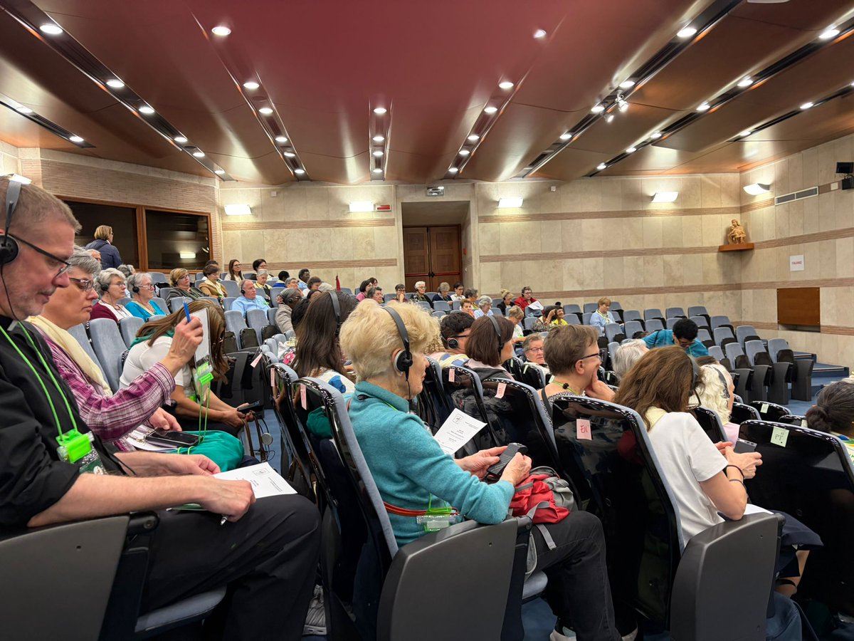 ISAlianzaJM's tweet photo. Viviendo las Jornadas del Jubileo de la Vida Consagrada
Escuchamos a Bárbara Pandolfi (CMIS) con la ponencia “Guardianes de la Esperanza” en la Universidad Pontificia de la Santa Cruz.
Gracias por este encuentro de fe y esperanza en la Iglesia universal
#añojubilar #cedis #cmis https://t.co/SbFypc8M0U