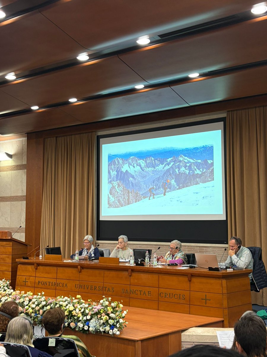 ISAlianzaJM's tweet photo. Viviendo las Jornadas del Jubileo de la Vida Consagrada
Escuchamos a Bárbara Pandolfi (CMIS) con la ponencia “Guardianes de la Esperanza” en la Universidad Pontificia de la Santa Cruz.
Gracias por este encuentro de fe y esperanza en la Iglesia universal
#añojubilar #cedis #cmis https://t.co/SbFypc8M0U