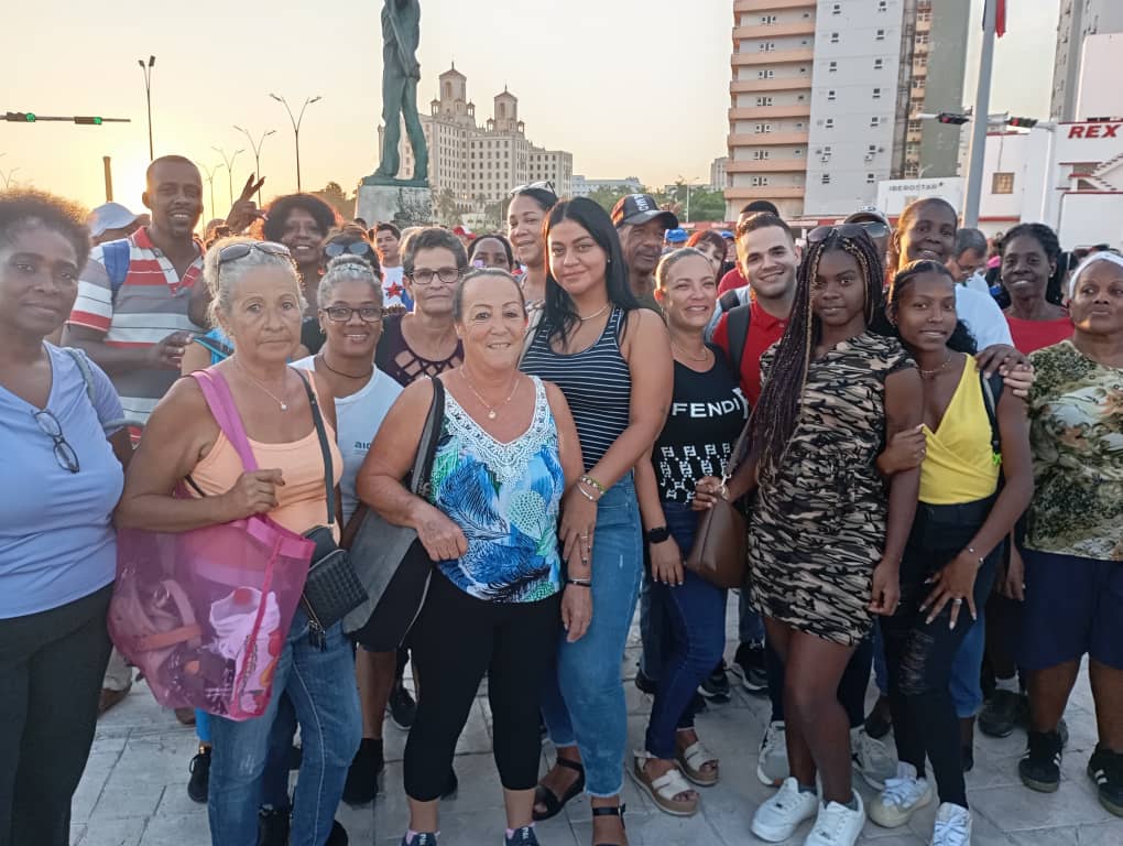 Hoy desde bien temprano, nuestros trabajadores se suman a la movilización frente a la Tribuna Antiimperialista, reafirmando nuestro compromiso con la causa palestina.
 #CubaConPalestina