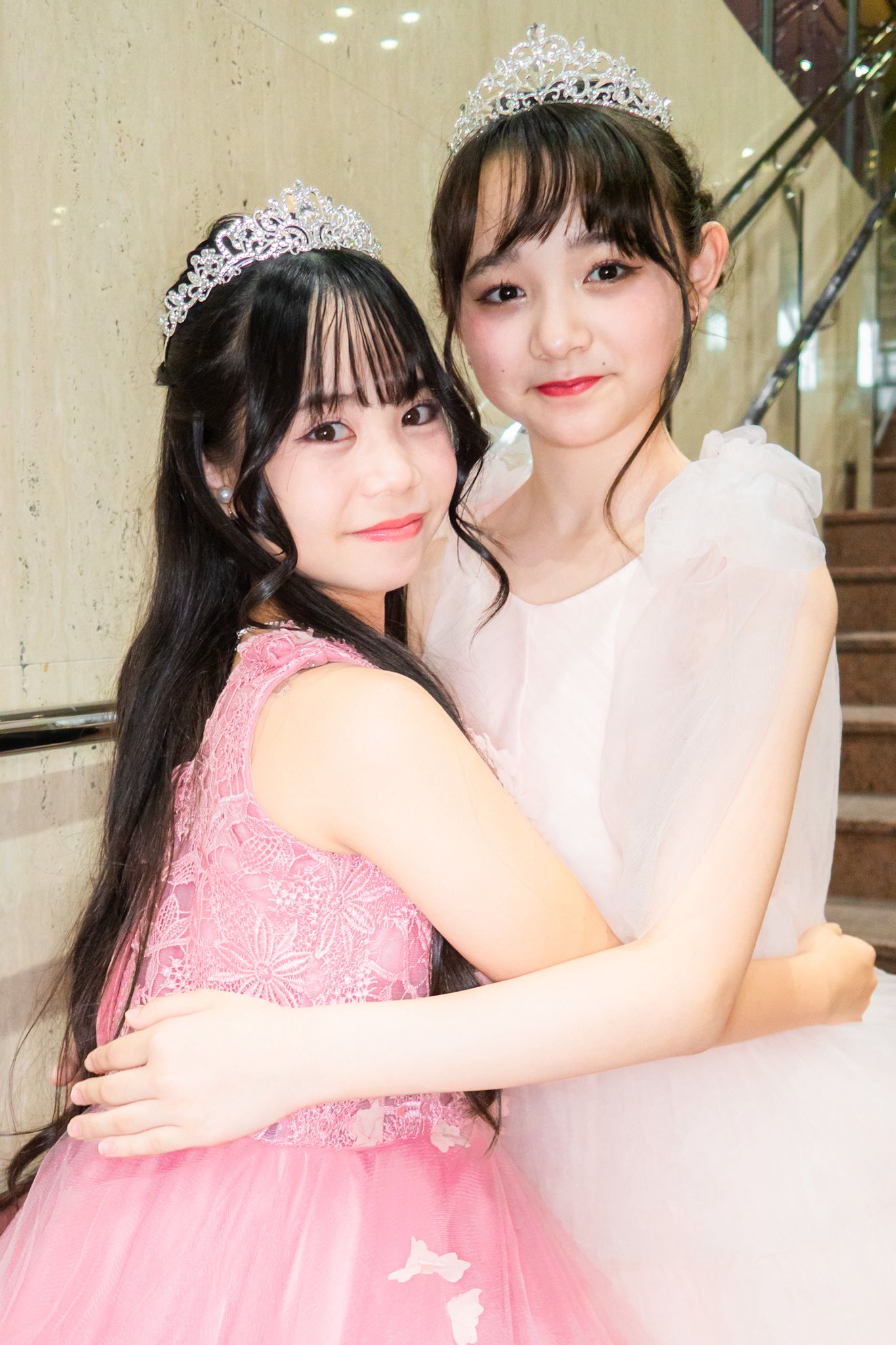 ジス直筆サイン入り超 特大写真…Ji Soo…花ざかりの君たちへ BLACKPINK ジス Jisoo 直筆 サイン入りフォトカード - メルカリ