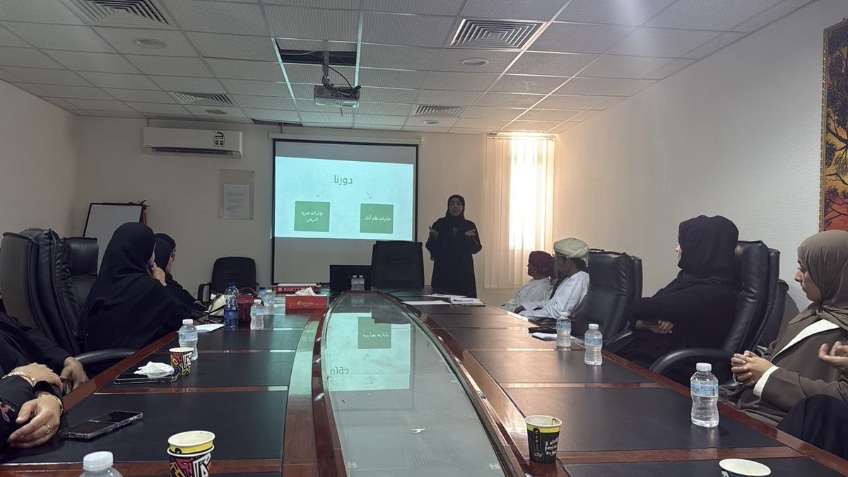 نفذ قسم الإرشاد والتوعية، برنامجًا توعويًا بعنوان “تجربة المريض والتواصل الفعّال – معًا نحو تحسين الخدمات الصحية” استهدف موظفي المديرية.
هدف البرنامج إلى تعزيز وعي الموظفين بأهمية تجربة المريض ودور التواصل الفعّال في تحسين جودة الخدمات الصحية. وقدّمت الورقة الرئيسية الأستاذة