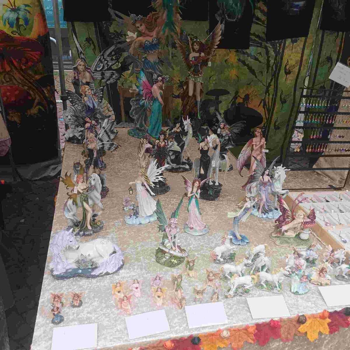 Je me sent super chanceux d'avoir des instrus à moi passer dans la machinerie de mazes purr, sur ce morceaux de plus de 11 minutes (!!) 🐭
soundcloud.com/rivieredecorps…