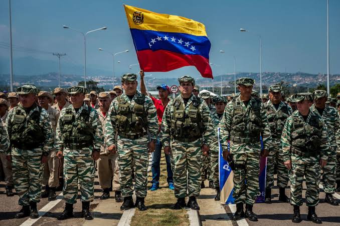 Megatron_ron's tweet photo. BREAKING: 

🇻🇪 Venezuela is preparing for a possible invasion by the US

Venezuela launches 'Independence Plan 200', with the mobilization of air defenses across the coastal region of the country. The systems will help protect sensitive and critical infrastructure.

The plan also places the Maiquetia International Airport under the Venezuelan military control. The military has begun constructing anti-tank barriers around the airport.