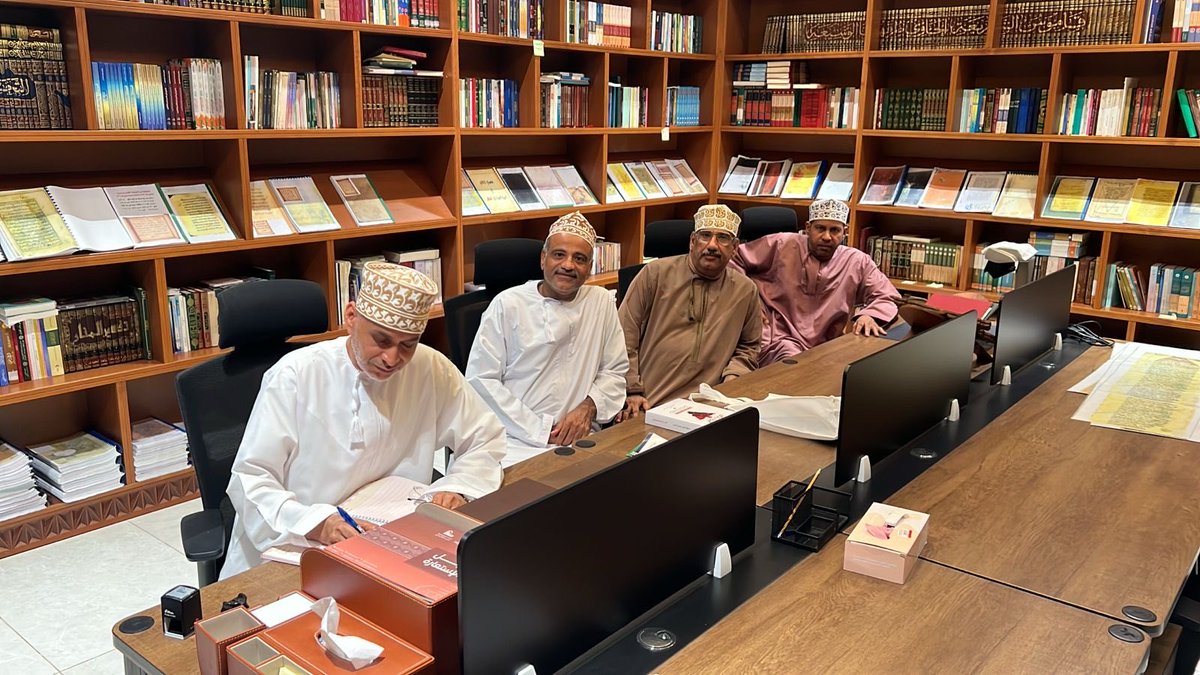 mashariqalanwar's tweet photo. تشرفت مدرسة مشارق الأنوار بزيارة كوكبة من شباب سمائل أسعد بن  محمد الخصيبي
وأيمن بن محمد الخصيبي  
وطالب بن محمد  الحضرمي وسالم حبيب الهلالي 
فجزاهم الله خيرا https://t.co/SWQoRpzCvw