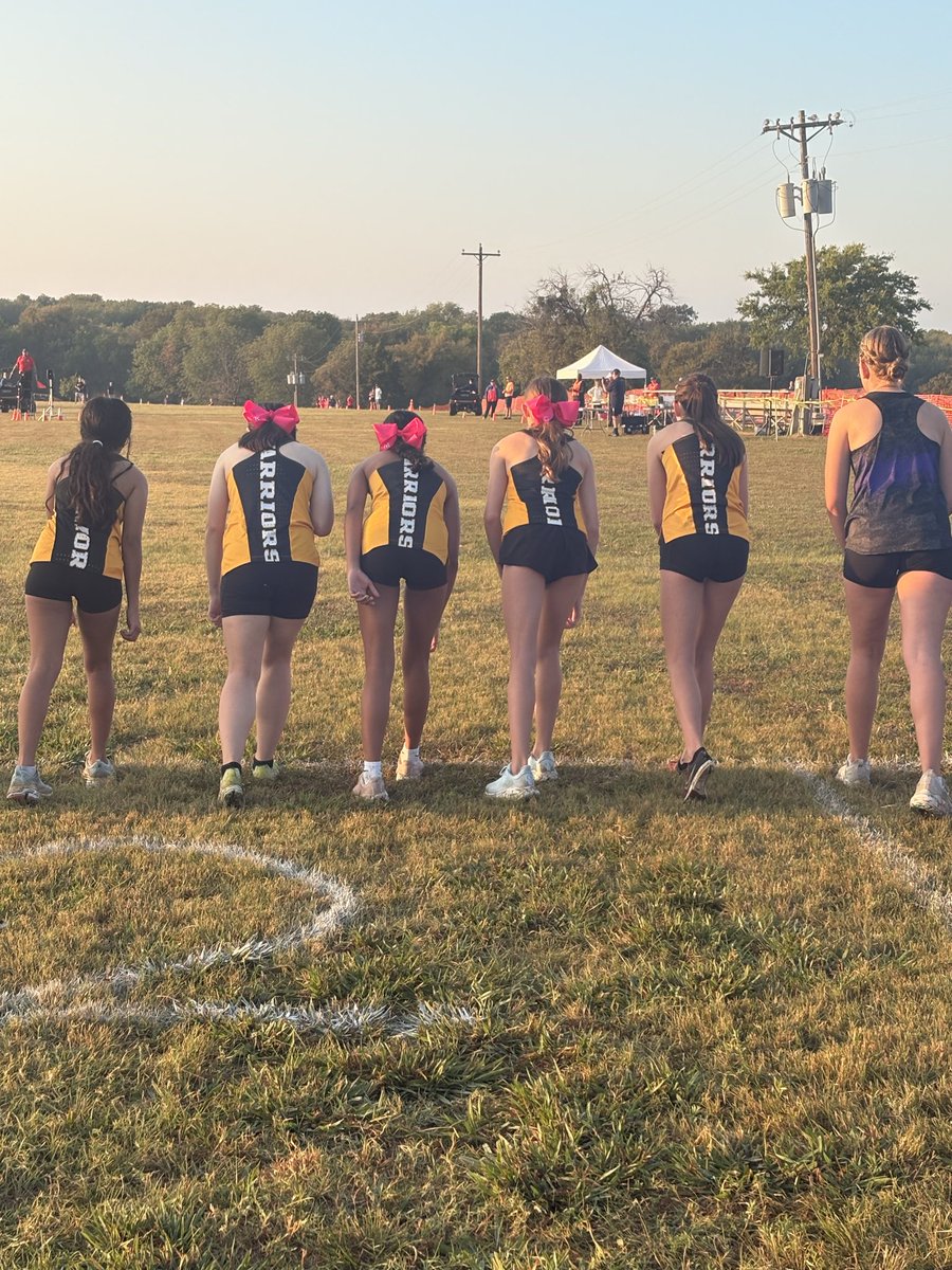 MemorialTrack's tweet image. Our 11-5A District Meet, Varsity team improved upon their overall team performances from years past! Qualifying, Sophomore, Allyson Lincoln on to the next round w/her 8th place finish &amp;amp; ticket punched to the UIL Regional Meet on October 20th! Congrats Warriors!👏🏾👏🏾👏🏾@MemoWarriors