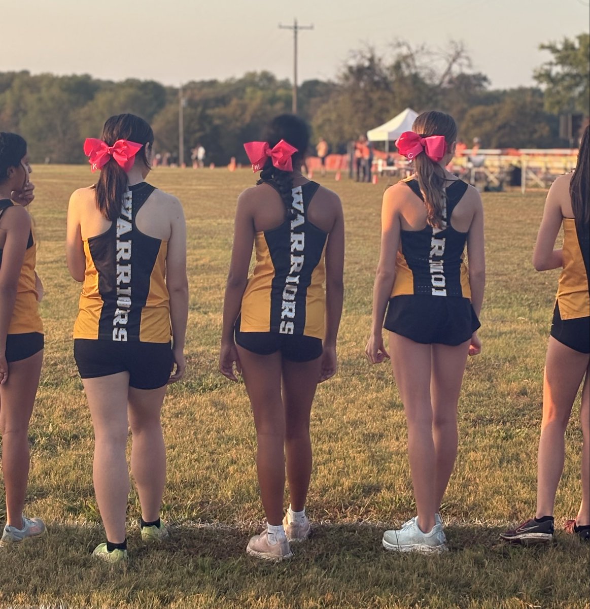 MemorialTrack's tweet image. Our 11-5A District Meet, Varsity team improved upon their overall team performances from years past! Qualifying, Sophomore, Allyson Lincoln on to the next round w/her 8th place finish &amp;amp; ticket punched to the UIL Regional Meet on October 20th! Congrats Warriors!👏🏾👏🏾👏🏾@MemoWarriors