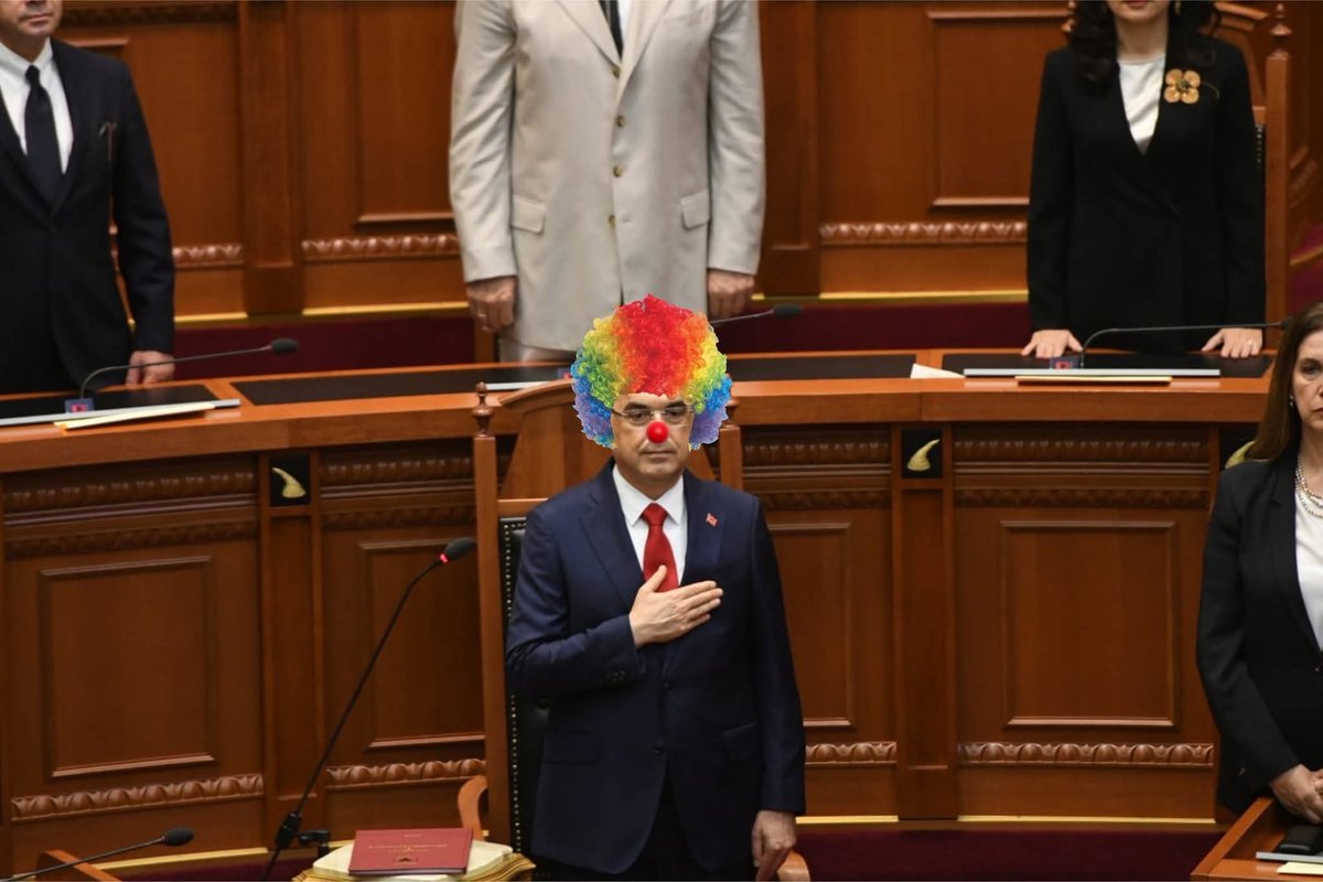 Kllouni në Presidencë u diskretitua sot në sytë e gjithë opinionit publik, duke u shpallur me vendim të GJK si ushtar i ER. Nëse do kishte një grimcë dinjiteti sot do kishte dhënë dorëheqjen. Shkelje më të rëndë të Kushtetutës nuk ka kryer kurrë asnjë President në këto 35 vjet.