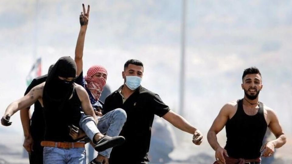 چه کسی گفته که در جنگ، پیروز مطلق وجود دارد؟
فلسطین آسیب جدی دید؛ اما چه کسی می‌گوید اسراییل ضربه نخورد؟
حالا ۲ هزار اسیر فلسطینی با ۲۰ اسرائیلی مبادله می‌شوند. اسرائیل در جهان منفور شد. دکترین امنیتی اسراییل آسیب غیرقابل ترمیم دید.
کارکرد ۷ اکتبر همین بود؛ و کافی‌ست.