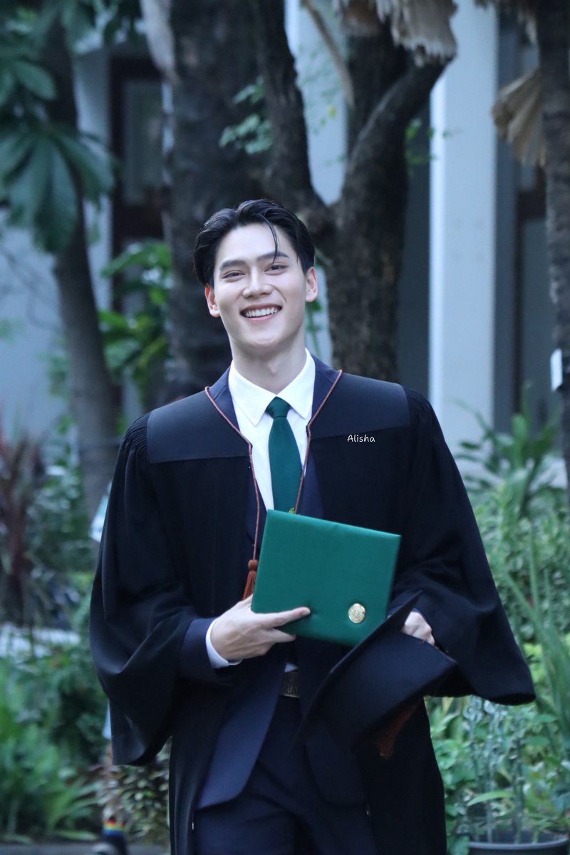 als_lk_y's tweet photo. คอนเกรทนะคับสุดหล่อออ น้องเรียนจบแล้วว งานละคร ซีรีย์ หนัง โฆษณา นายแบบ พซต เข้าได้รัวๆเลยนะคะ😍😍🎉 #Gunnernsk
#GunnerGraduationDay https://t.co/AsTNMFvVsA