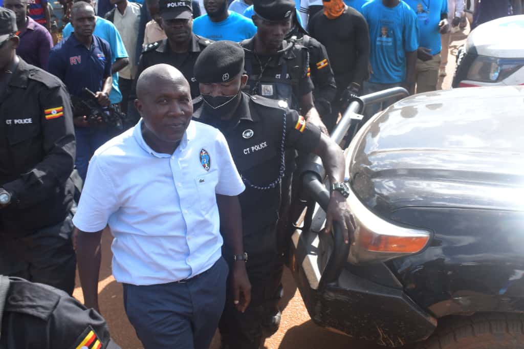 FDCOfficial1's tweet photo. FDC has again been blocked from accessing Masindi town, which was part of their official campaign program. @NandalaMafabi @PatrickAmuriat  #fixingtheeconomymoneyinourpockets https://t.co/12ugLyxRd1