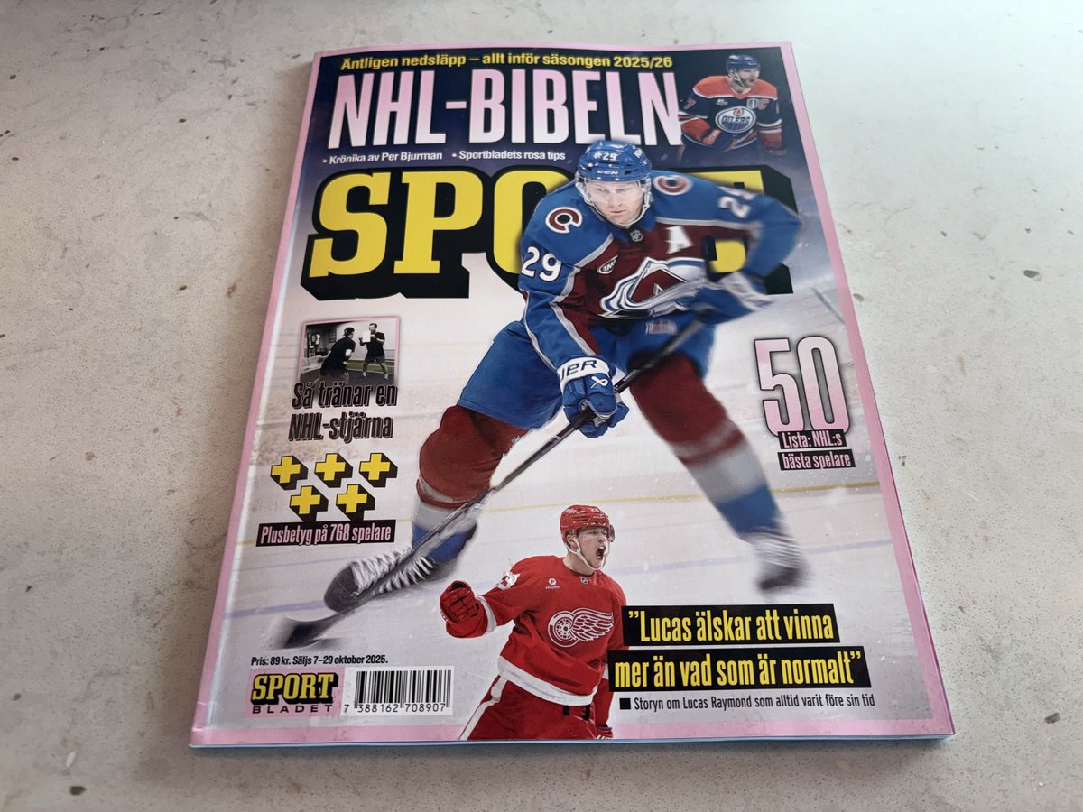 Den här finns ute i butikerna nu!
100 sidor om NHL 25/26: