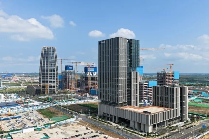 中国华能集团有限公司、中国中化控股有限责任公司作为首批落户雄安新区的中央企业全面迁驻。