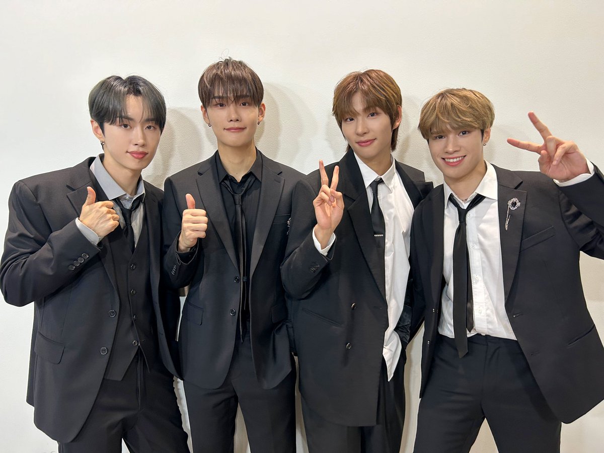 BDU_GLOBAL's tweet photo. Back to the start of our universe💫
#BDUthrowback

[📸] 241009 B.D.U 1st mini Album [Wishpool] 발매기념 앵콜 팬사인회 완료 ❣️

#BDU #비디유
#Wishpool #MyOne https://t.co/AJXhcNufAW