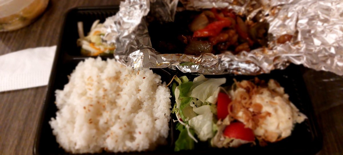 Teppei7's tweet image. 出前頼んで1h20m

ハノイ出張時、クジラの出前はかなりの確率で待たされる。。。
調理は早かったのに、配達員が全然捕まらんよう。。
（ホイルで包まれてて冷めてはなかった😱）

従業員がハケた夜や休日作業で、弁当になりがち。。