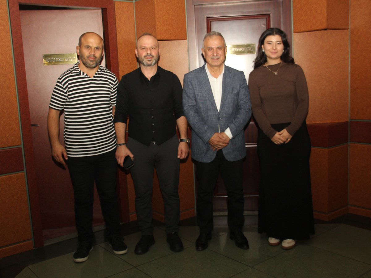 Trabzon Haber Anlık Haber Sitesi İmtiyaz Sahibi Kutsal Pank, Haber Müdürü Eser Hacısalihoğlu ve Reklam Sorumlusu Aleyna Yenigün Borsamızı ziyaret ederek, Yönetim Kurulu Başkanımız Eyyüp Ergan ile görüş alışverişinde bulundular.