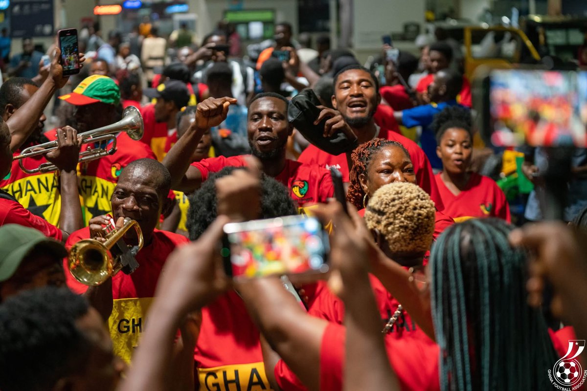 GhanaBlackstars's tweet photo. 🫶🏾 Together, we rise! Thank you for the love and energy, Ghana! 💛🇬🇭

#BlackStars || #FIFAWCQ https://t.co/39WBmljscg