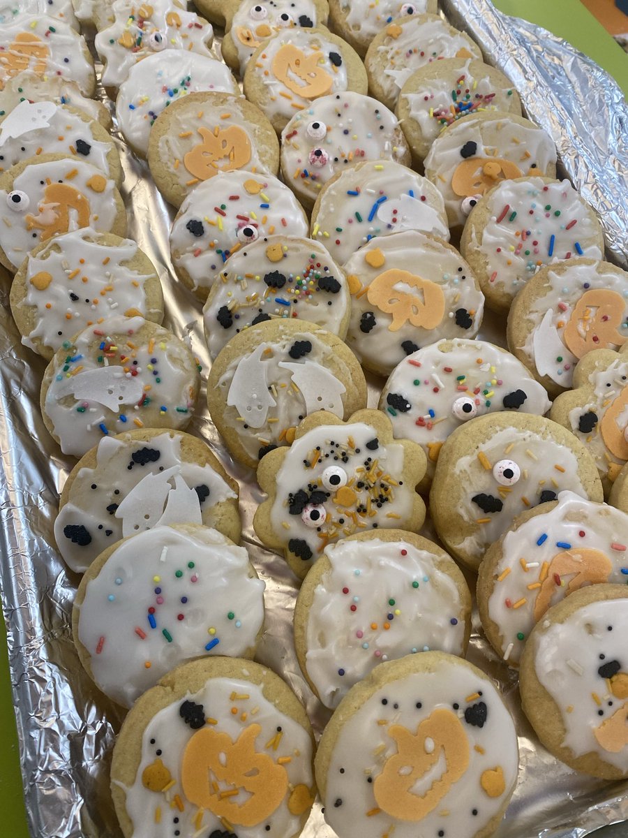 Reading club have been busy baking biscuits to fundraise for new books 📚. There’s 33 pupils in our Upper KS2 group but we want each pupil to have a copy of their chosen text to enjoy and keep 🥰. <a href="/OpenUni_RfP/">Reading for Pleasure 🧶</a> <a href="/TeresaCremin/">Teresa Cremin</a> <a href="/kashleyenglish/">Kelly Ashley #WordPower</a> <a href="/clpe1/">CLPE</a>