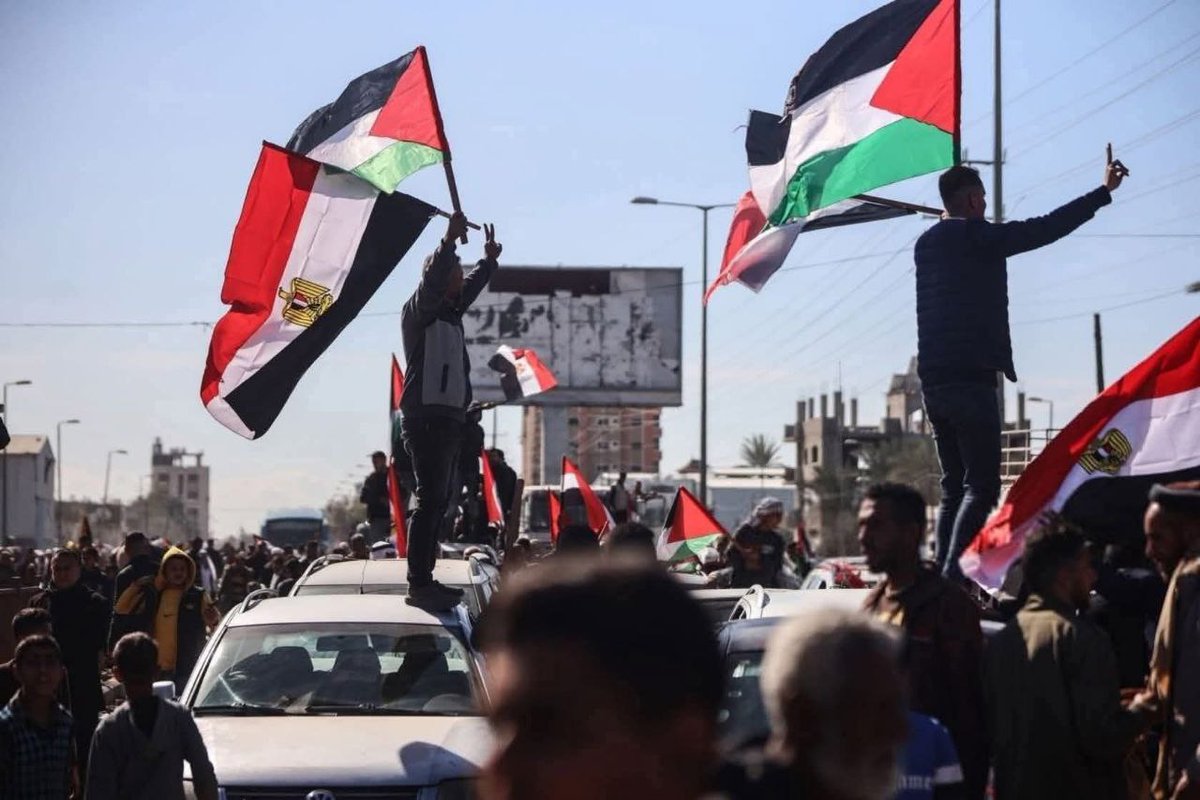 ﴿سَلَامٌ عَلَيْكُمْ بِمَا صَبَرْتُمْ ۚ فَنِعْمَ عُقْبَى الدَّارِ﴾

اللهم أبرم لهذه الأمة أمرَ رشدٍ، يُعزُّ فيه أولياءَك، ويُذلُّ فيه أعداءَك، ويُحكَم فيه بكتابِك، ويُعمَل فيه بطاعتِك.

اللهم أتمَّ فرحتنا بإخواننا،
اللهم سلامٌ على غزة حتى تطيب جراحها،
اللهم تقبّل شهداءهم، واشفِ