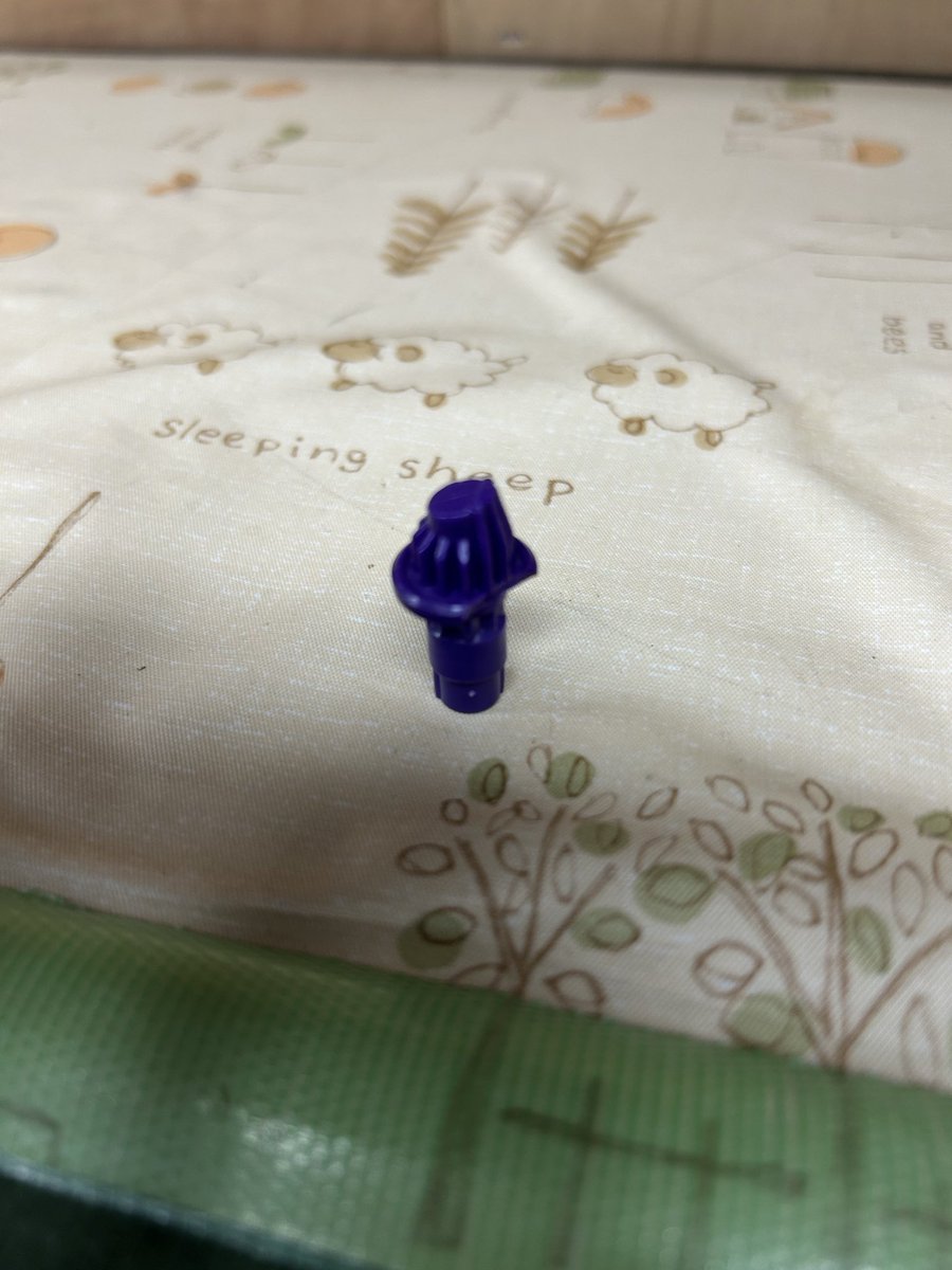 本日の練習中に紫クエイクが割れてしまいました……
メンタルにくるわァ……

 #ベイブレードX
