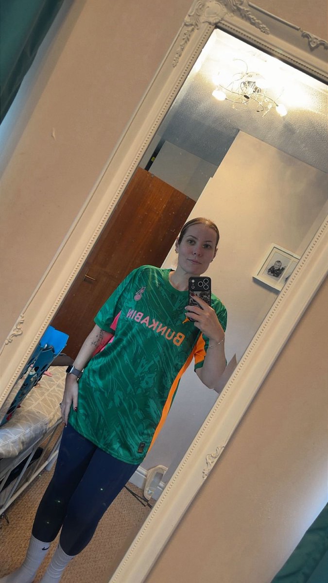 kerrylou1988's tweet image. Well… my favourite colour is green 🤭 would be rude not to wouldn’t it #OAFC