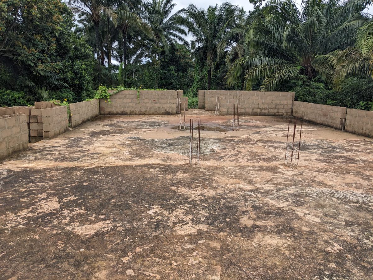 TrackaNG's tweet image. In Sept 2024, N11.6m was paid to THE LEAD RESOURCES LTD for the Construction of Umenwedo Kindred Hall, Ifite Village, Aguluzoigbo, Anaocha LGA, Anambra State.
We tracked and reported that the project is ongoing, with the foundation completed and blocks already laid up to 4…