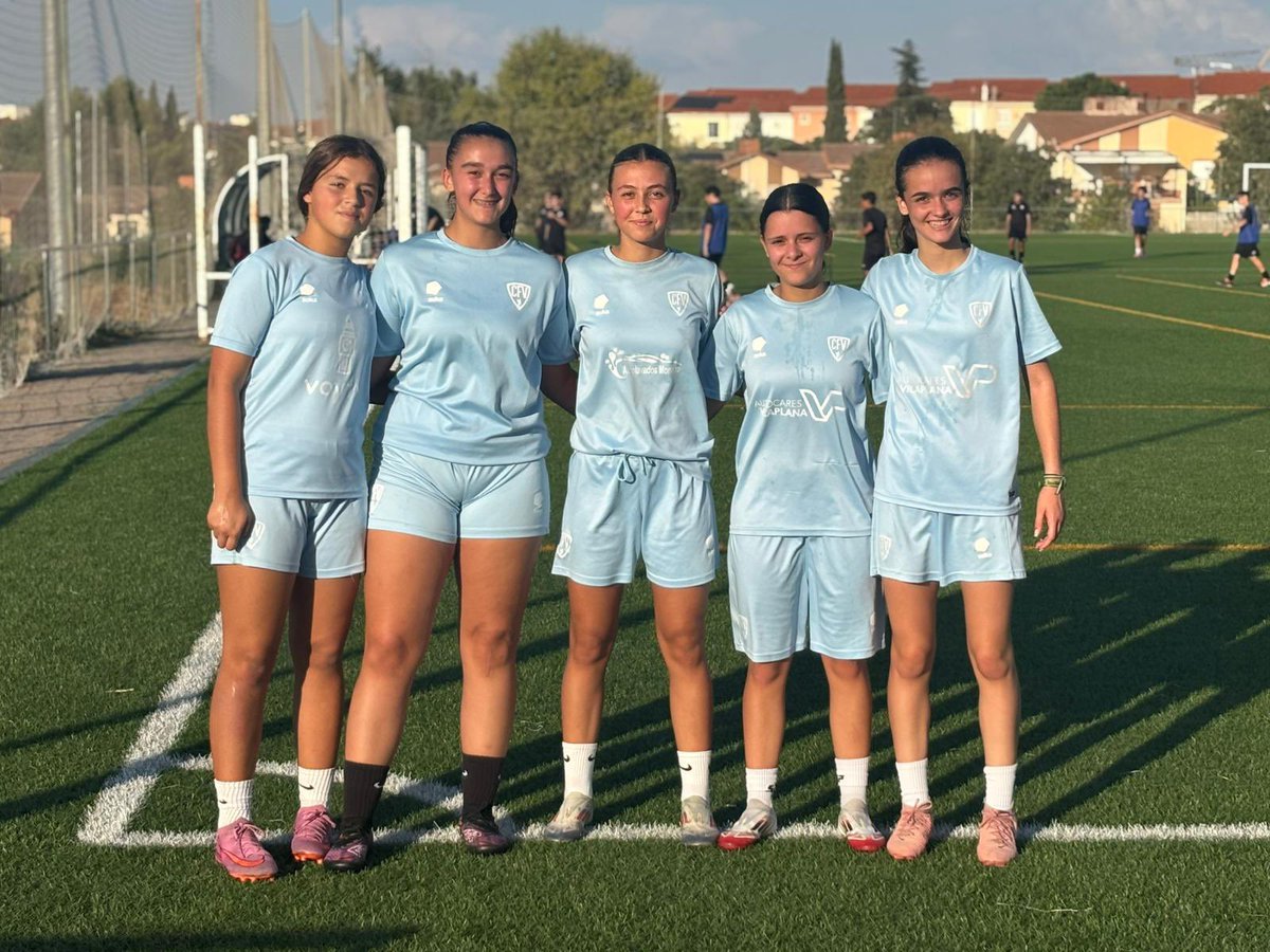 CDvillanovense's tweet photo. En la tarde de ayer miércoles nuestras villanas Julia, Candela, Patricia, María y Paula, así como Nayara, Noemí y Andrea, tuvieron una cita con la @FedExFutbol Sub-16 y Sub-14, respectivamente.

Sigamos demostrando nuestra valía 👏💚 https://t.co/dKPHI0sHNl
