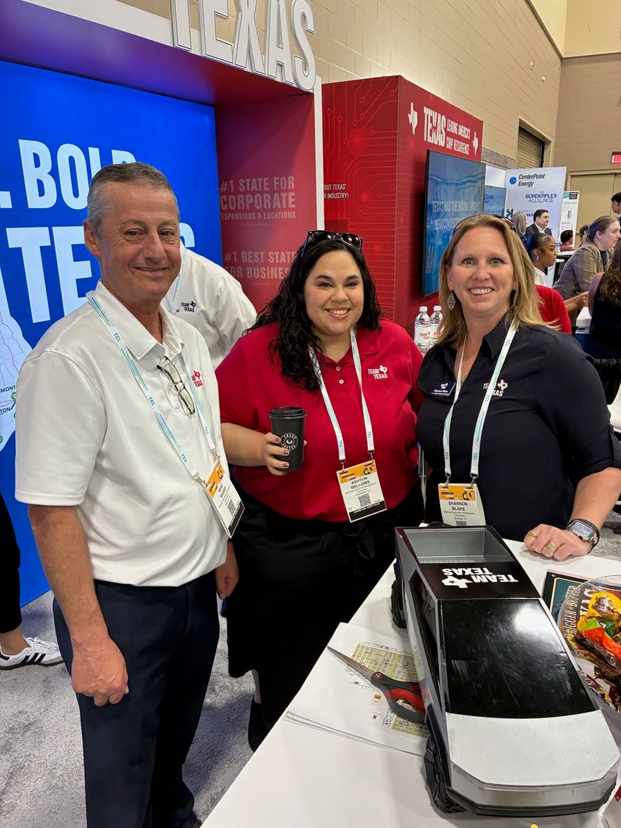 ShermanEDC's tweet image. 🌟 SEDCO is at #SemiconPhoenix, connecting with industry leaders &amp;amp; sharing why Sherman, TX is a top hub for semiconductor growth! 💡
#BuildingSherman #TeamSEDCO #EconDev