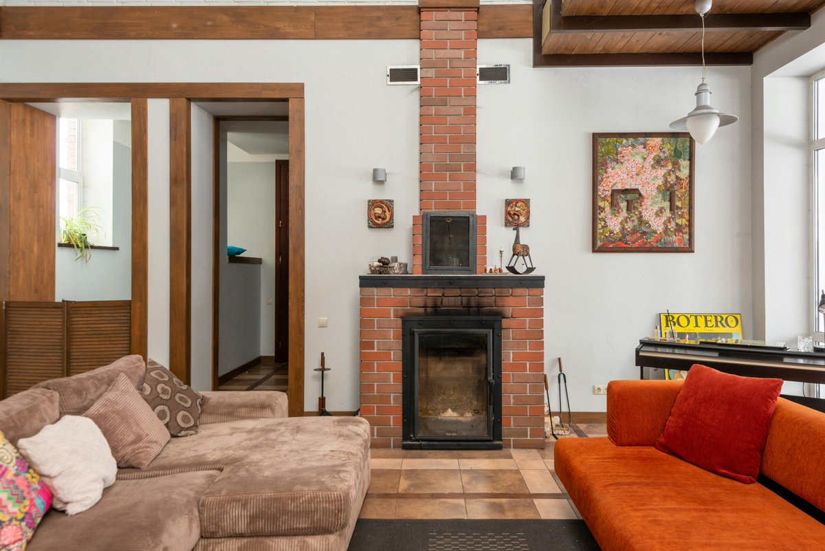 homeprodecor3's tweet image. Cozy charm meets timeless style 🤎🔥
A Brown Living Room with Brick Fireplace makes your home warm &amp;amp; inviting. 🏡✨
👉 homeprodecor.com
#RusticDecor #CozyHome #HomeProDecor