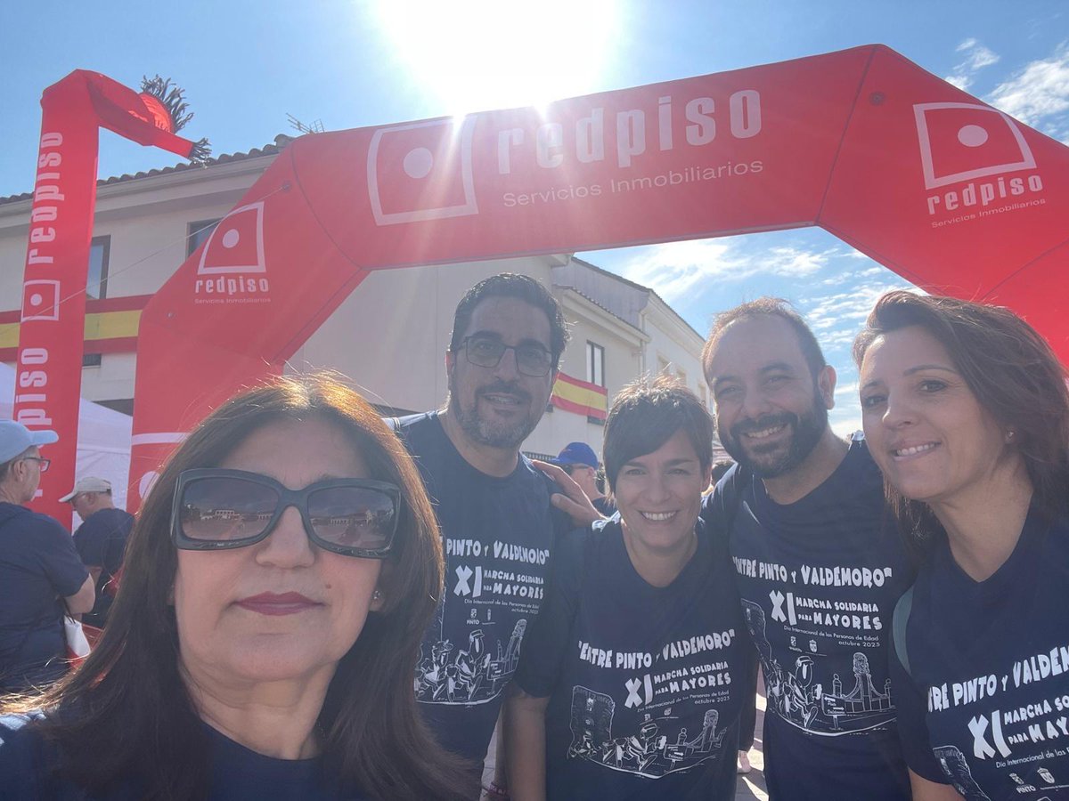 XI Marcha solidaria #EntrePintoYValdemoro de nuestros mayores por una gran causa: recaudar fondos para "El sueño de Vicky" que lucha contra el cáncer infantil. Gran ambiente e inmejorable compañía.