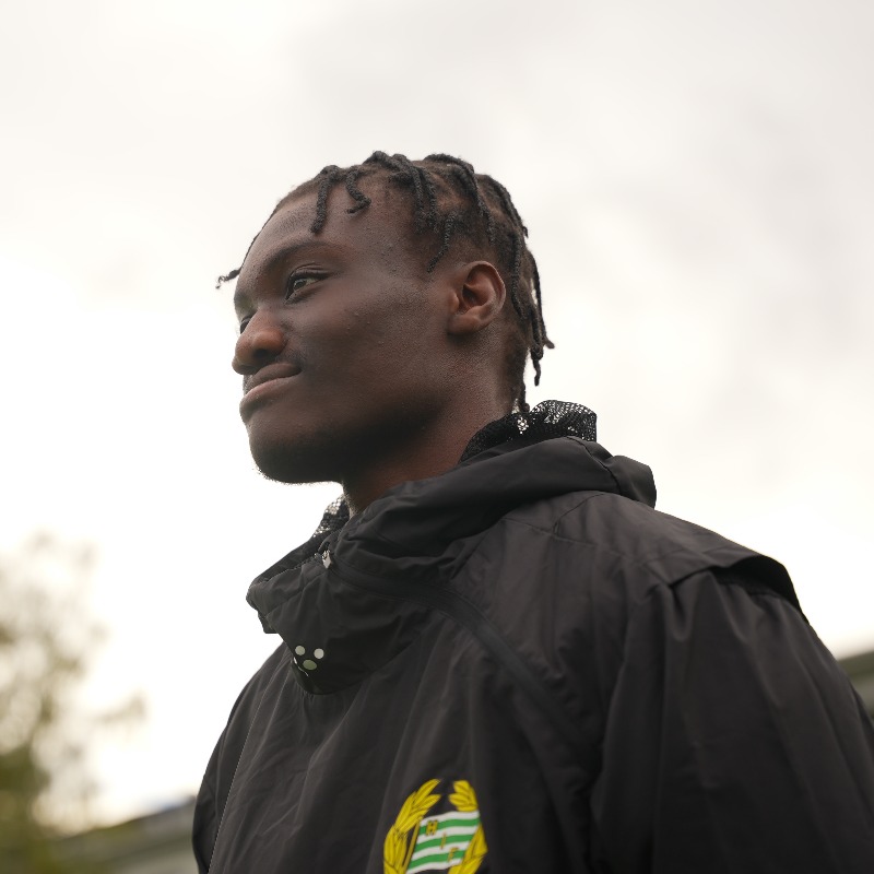 hammarbyfotboll's tweet photo. ✍️ 20-årige ytterbacken Essayas Lwampindy har i dag skrivit på ett A-lagskontrakt över säsongen 2029, med moderklubben Hammarby IF.

#Bajen