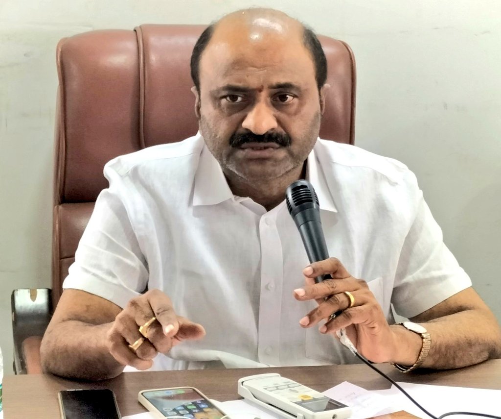 కాంగ్రెస్ ప్రభుత్వం స్థానికసంస్థల ఎన్నికల నిర్వహించే దమ్ములేకనే 42% రిజర్వేషన్ల డ్రామా మొదలెట్టింది.మాయమాటలతో గతంలో బిసిలను మోసంచేసి గద్దెనెక్కింది.మళ్ళీ అదే మోసంతో ఈఎన్నికల్లో లబ్ధిపొందాలని చేసినకుట్రలు పటాపంచలయ్యాయి.బడుగుబలహీన వర్గాల ప్రజలపై కాంగ్రెస్ కపటప్రేమ చూపిస్తున్నది.