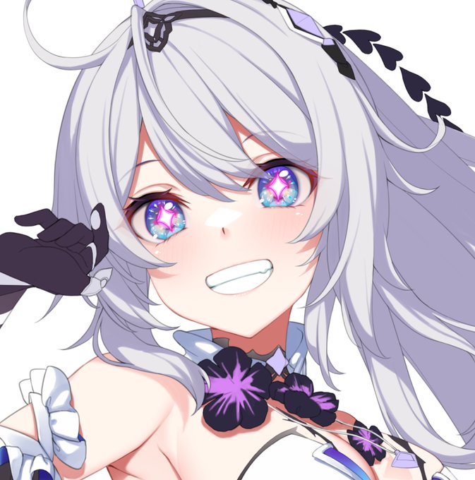 尊敬している藤崎ひかりてんてーの目周りの塗りを取り入れつつ自分の塗りも混ぜてみてるんだけど流石に先生には及ばず…!もうちょいうまいこと勉強して実践していきたい 