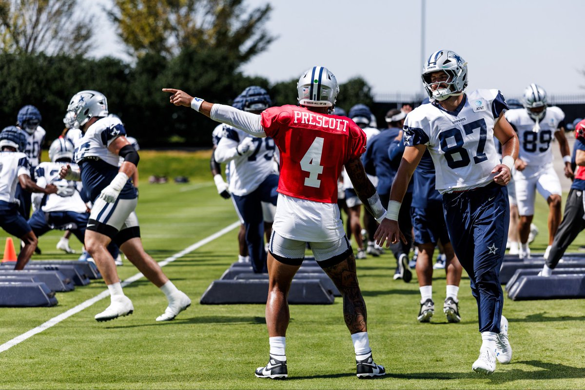 dallascowboys's tweet photo. at work 🏗️ https://t.co/rEUayeOy5K