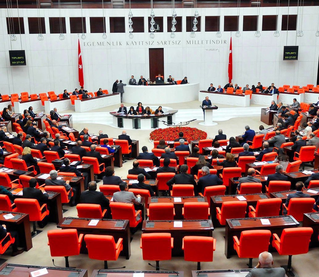 Mahmut Tanal: KYK yurtlarındaki barınma krizinin araştırılması için verilen önerge, AK Parti ve MHP oylarıyla reddedildi.