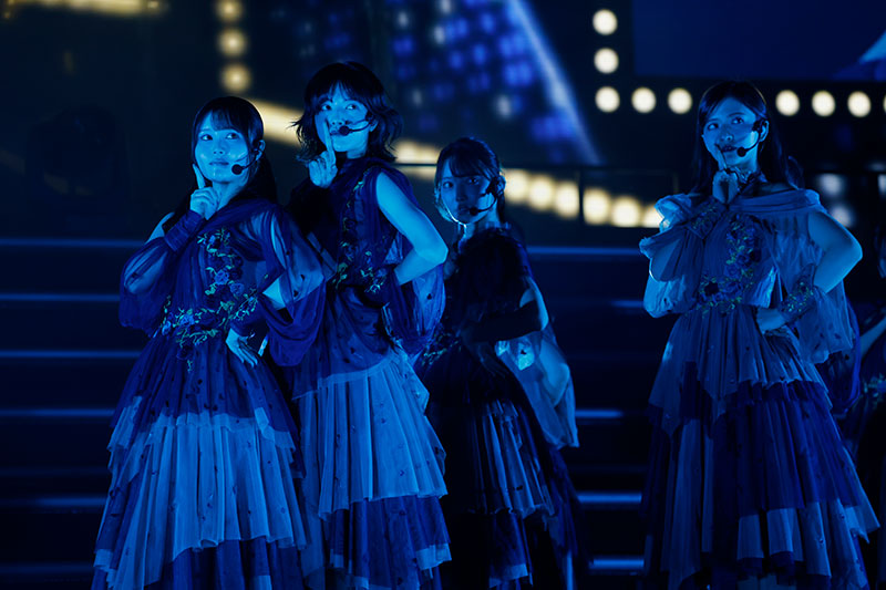 BUBKA_WEB's tweet image. 乃木坂46
🌟林瑠奈さんを筆頭に一人ずつメンバーが登場。最後に金川紗耶さんが姿を現し「今日は限界突破するぞ！いっぱい声出してね」を合図にステージ後方の幕が開きライブは「Under&apos;s Love」で幕開け。
撮影＝鈴木健太(KENTA Inc.)
#乃木坂46 #乃木坂39thSGアンダーライブ #乃木坂BUNTAI盛り上げTAI