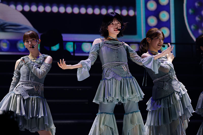 BUBKA_WEB's tweet image. 乃木坂46
🌟林瑠奈さんを筆頭に一人ずつメンバーが登場。最後に金川紗耶さんが姿を現し「今日は限界突破するぞ！いっぱい声出してね」を合図にステージ後方の幕が開きライブは「Under&apos;s Love」で幕開け。
撮影＝鈴木健太(KENTA Inc.)
#乃木坂46 #乃木坂39thSGアンダーライブ #乃木坂BUNTAI盛り上げTAI