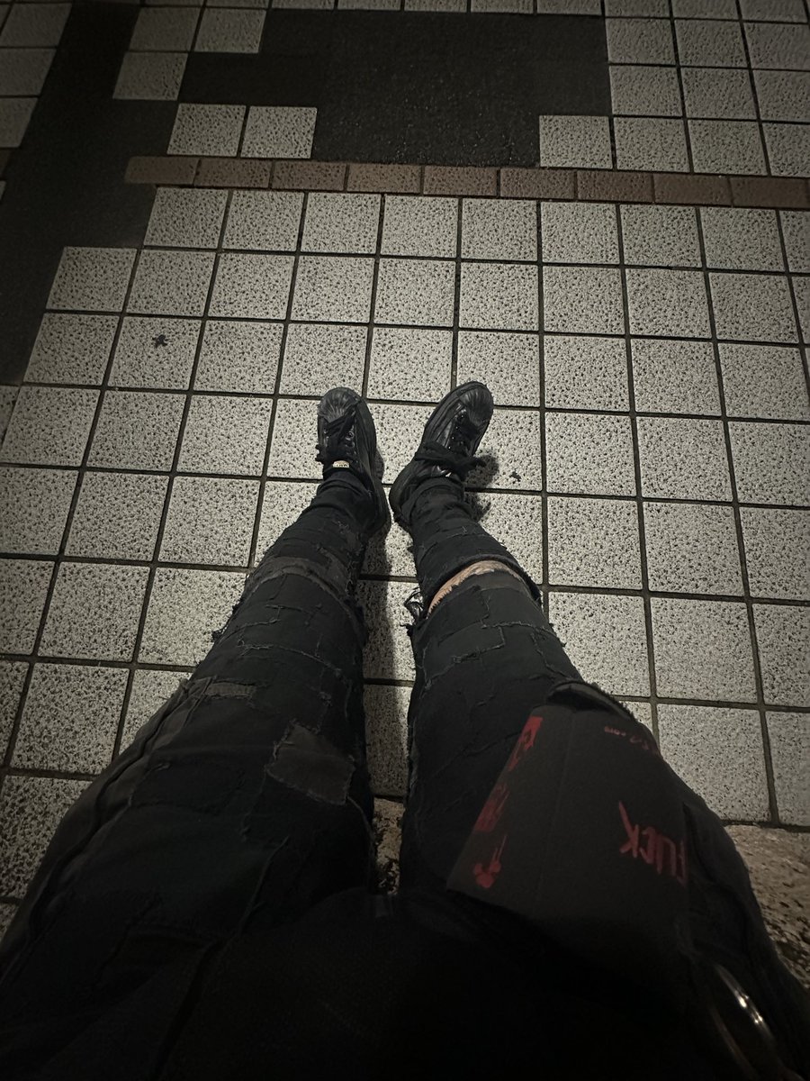 HiroTakeuchi's tweet image. 涼しい夜風と雲一つ無い明るい月夜がとてもとても気持ち良いけど
どちらかと言うと少しでも空に雲がある方が好きで空の大きさを感じながらついついボーっとしたくなる
季節の中でも秋が1番好き
今日も今日とて