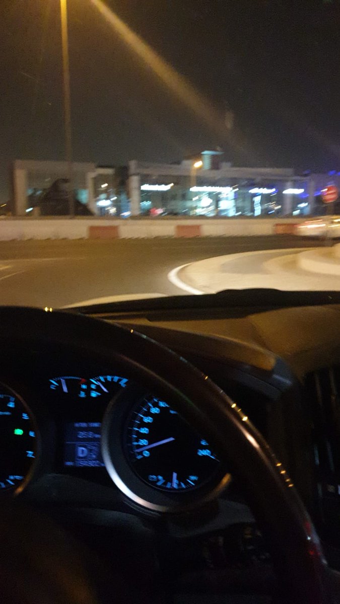 السلام عليكم 

يقول 

سلام ي اهل التويتر عد الوقت وثوانيه

يسعد مساكم  وزود للي عندي مفضل

واقول لبيه لامن  #حط_رتويت _لبيه 

ولبيه مليووون لامن دق  نجمه_وفضل

ولبى وجوده يا جعل كل الكون يفدييه

ودي اقول بصووت ارحب تعال وتفضل

#صلوا_على_الحبيب_محمد_ﷺ

#مساء_الخير
#حرف_شاعر