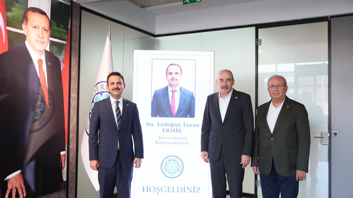 Başkanımız Ömer Gülsoy ile Yönetim Kurulu Üyemiz Erol Sırıklı, Kocasinan Kaymakamımız Sn. Erdoğan Turan Ermiş’i odamızda konuk etti. 

Nazik ziyaretleri için teşekkür ediyor, çalışmalarında başarılar diliyoruz. 

<a href="/Omer_Gulsoy_KTO/">Ömer Gülsoy</a> 
<a href="/KocasinanKym/">Kocasinan Kaymakamlığı</a> 
<a href="/erdoganermis/">Erdoğan Turan Ermiş</a>